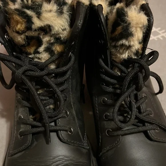 Dr Martens 1460 Serena boot size 4-5